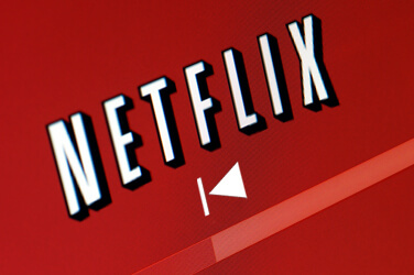 ¿Qué hacer con la acción de Netflix, cuyo número de suscriptores cae por primera vez?